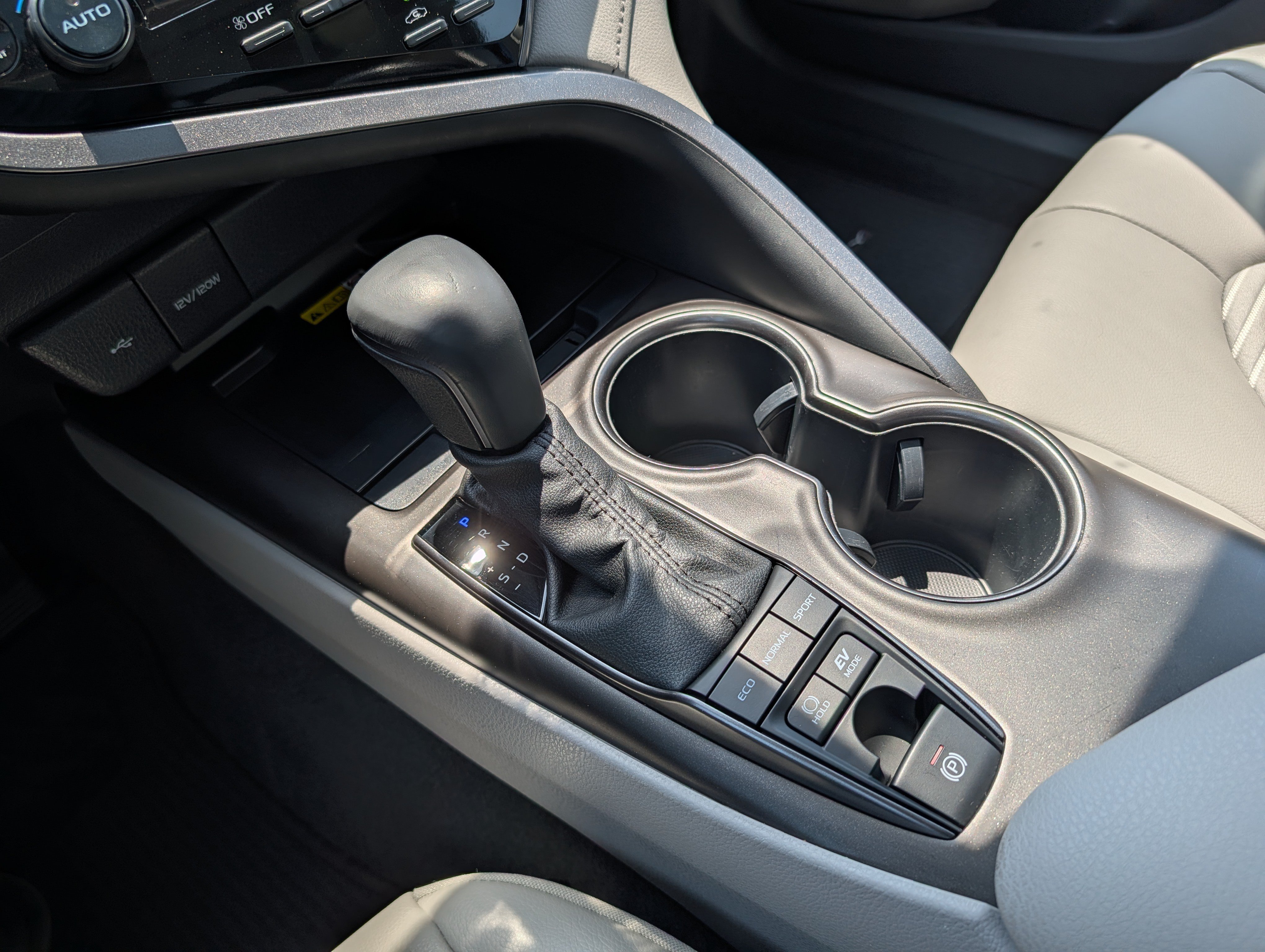 Used 2022 Toyota Camry SE w/ Audio Upgrade Package FWD image 25