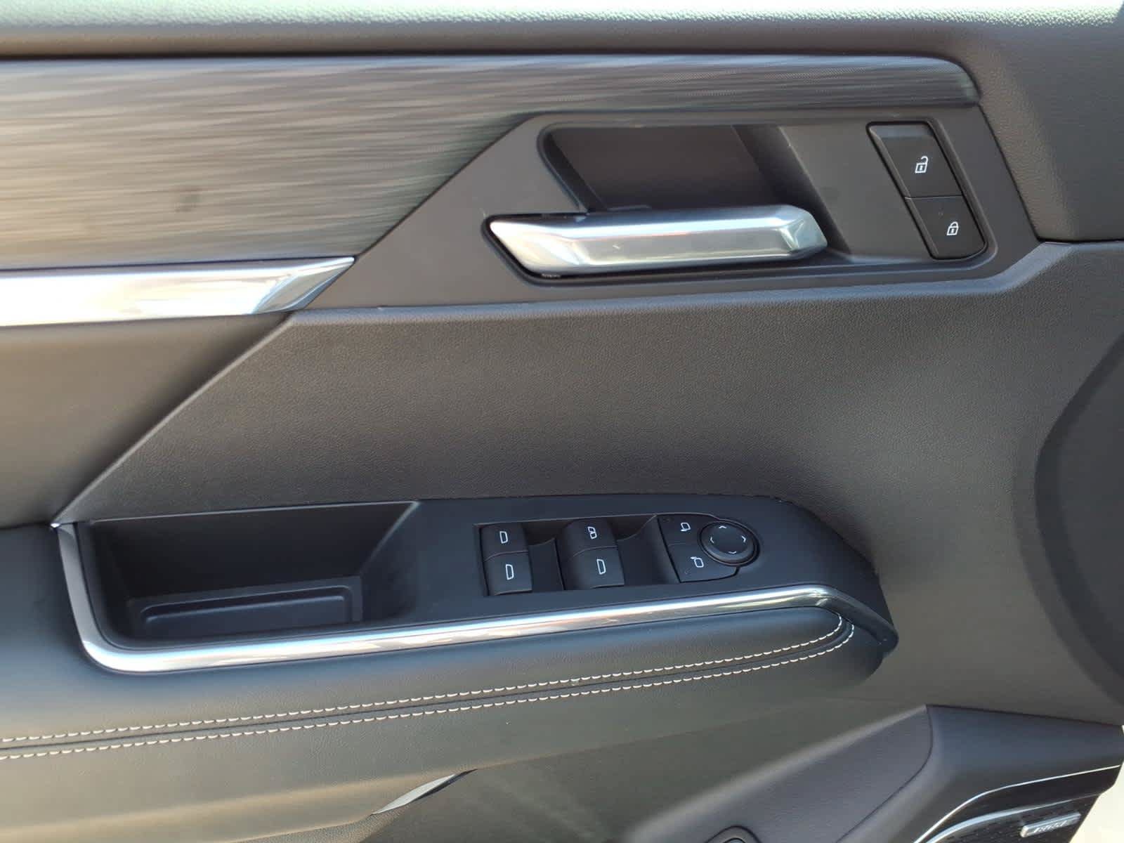 Certified 2025 GMC Acadia Elevation w/ Elevation Premium Package FWD image 3