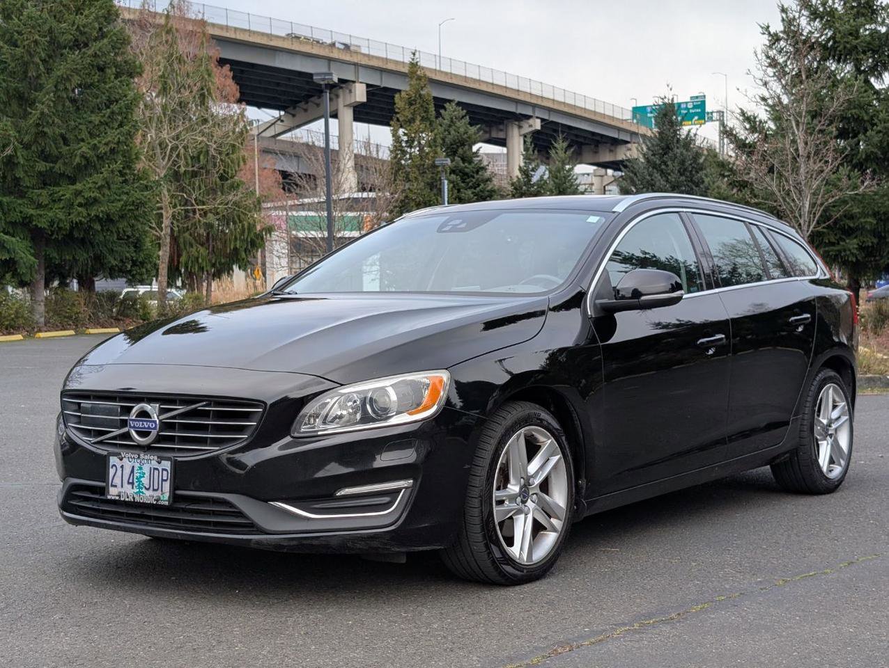 Used 2015 Volvo V60 T5 Platinum image 3