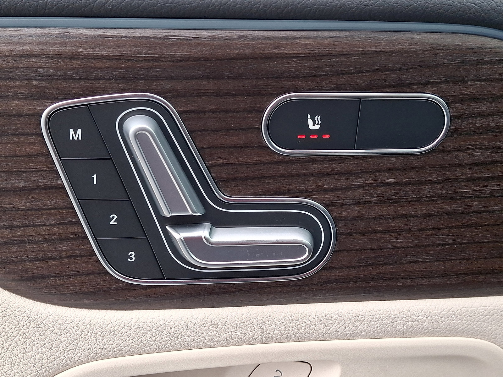 New 2026 Mercedes-Benz GLB 250 4MATIC image 15