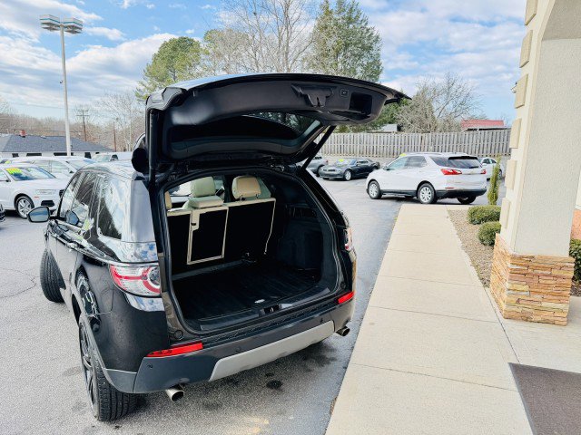 Used 2018 Land Rover Discovery Sport HSE Luxury image 18