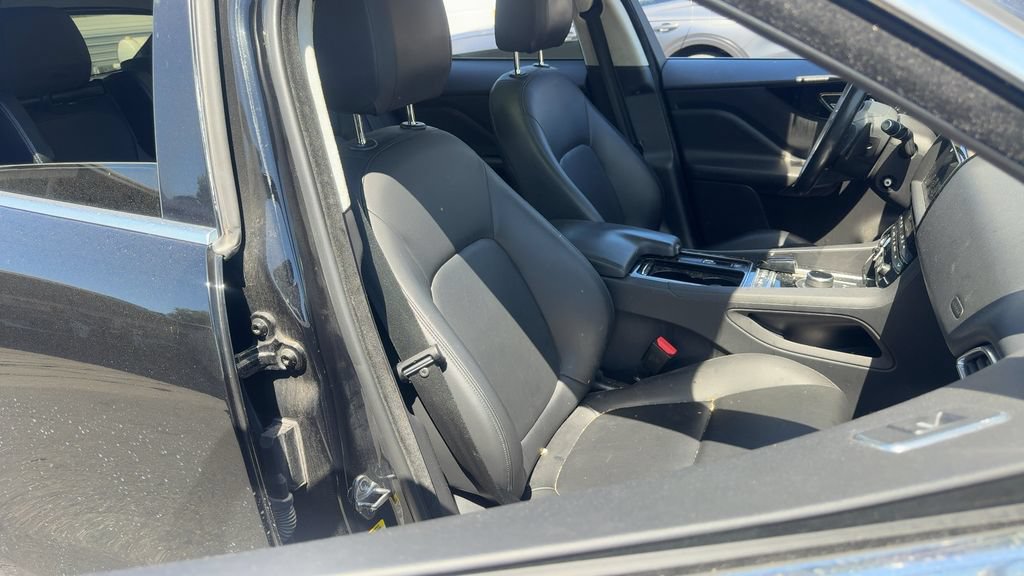 Used 2020 Jaguar F-PACE AWD/4WD image 15
