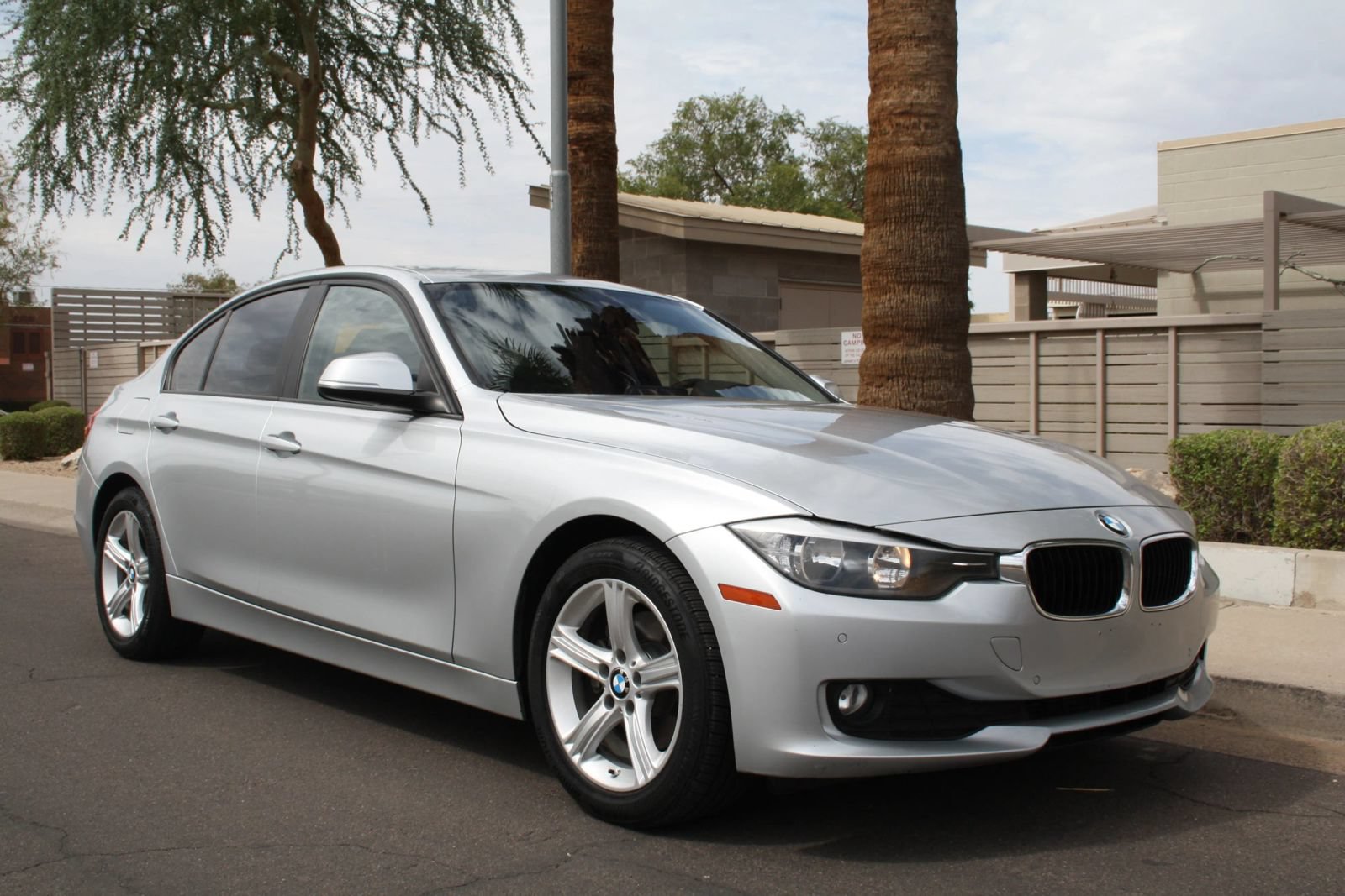 Used 2014 BMW 320i Sedan RWD image 2