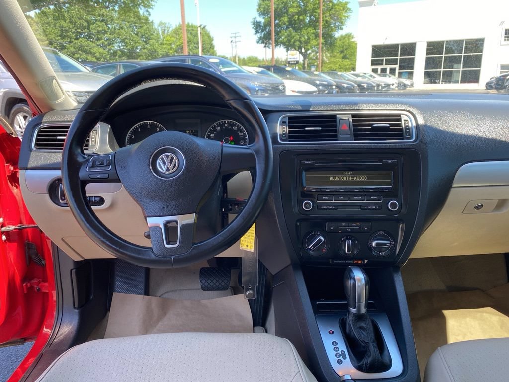 Used 2013 Volkswagen Jetta SE FWD image 9