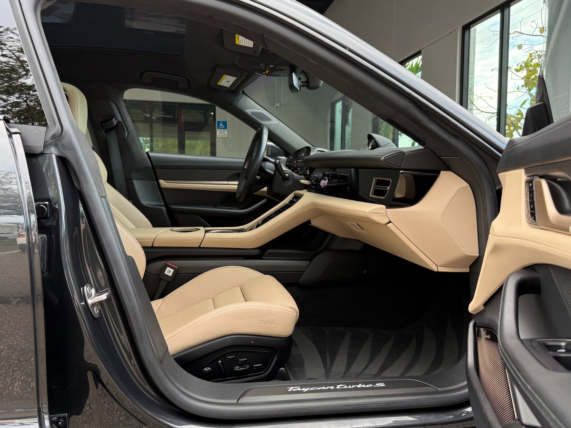 Used 2020 Porsche Taycan Turbo S image 32