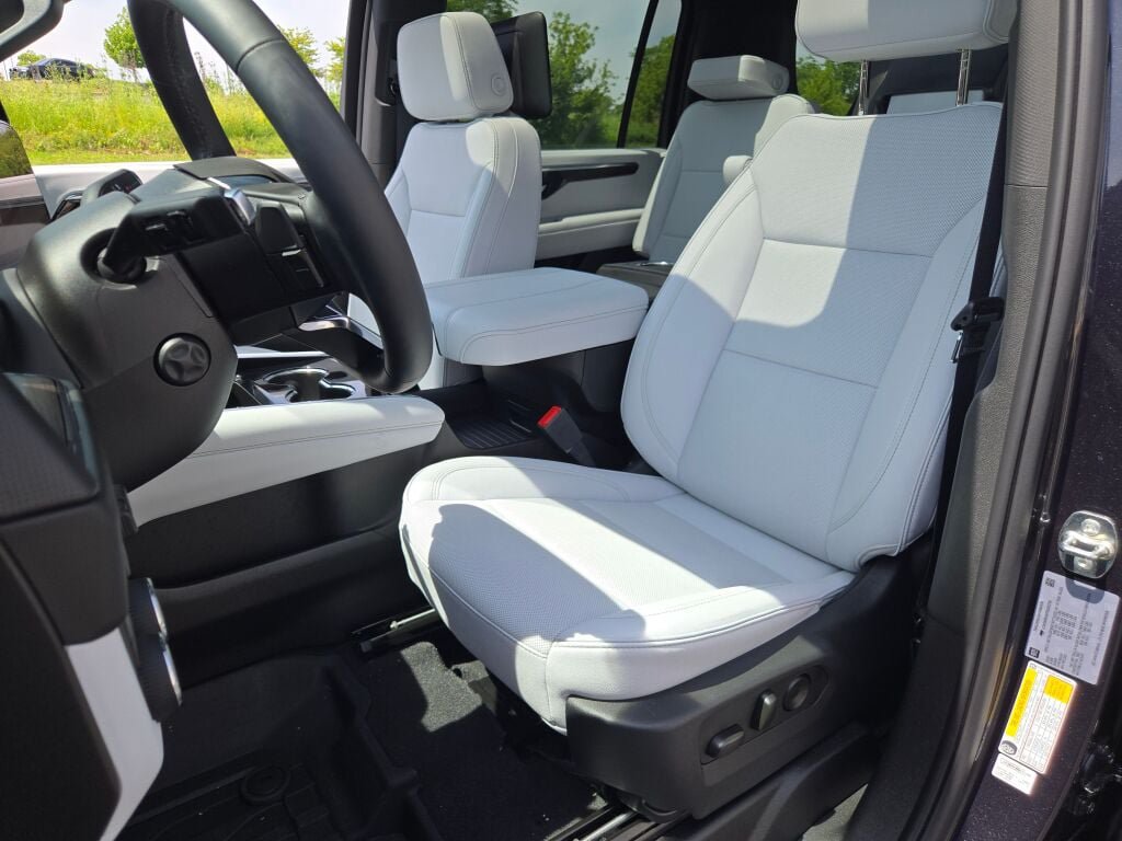 Used 2026 Chevrolet Suburban Premier AWD/4WD image 29