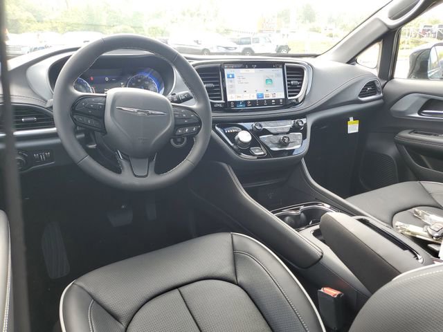 New 2026 Chrysler Pacifica Limited w/ S Appearance Package image 7
