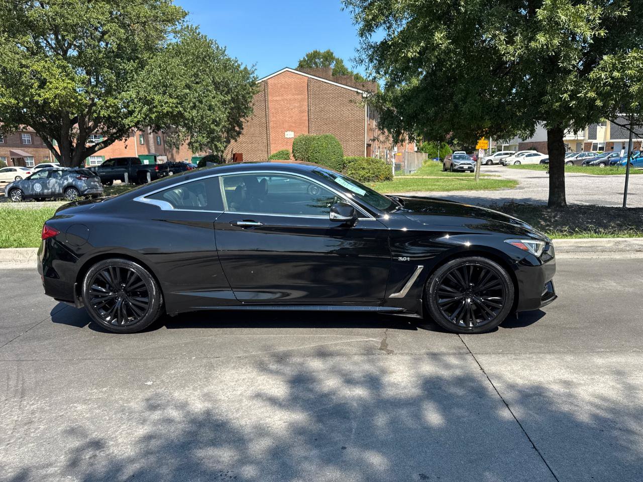 Used 2017 INFINITI Q60 3.0t w/ Premium Plus Package 3.0T AWD/4WD image 3