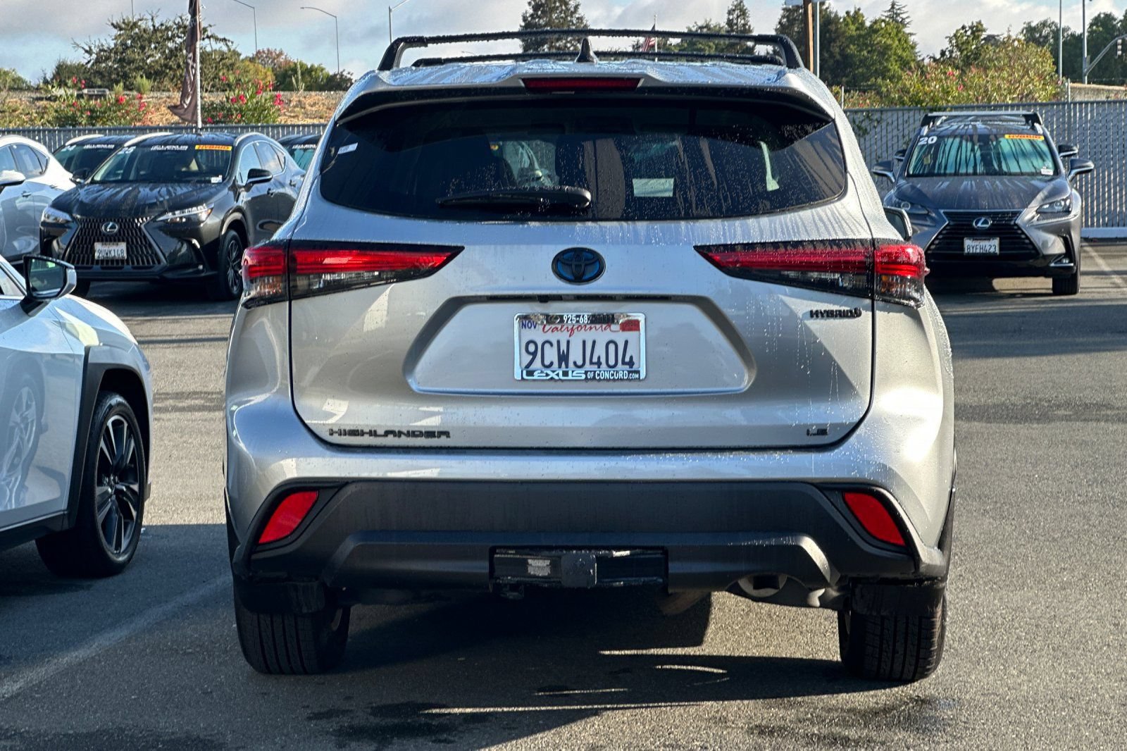 Used 2023 Toyota Highlander LE AWD/4WD image 5