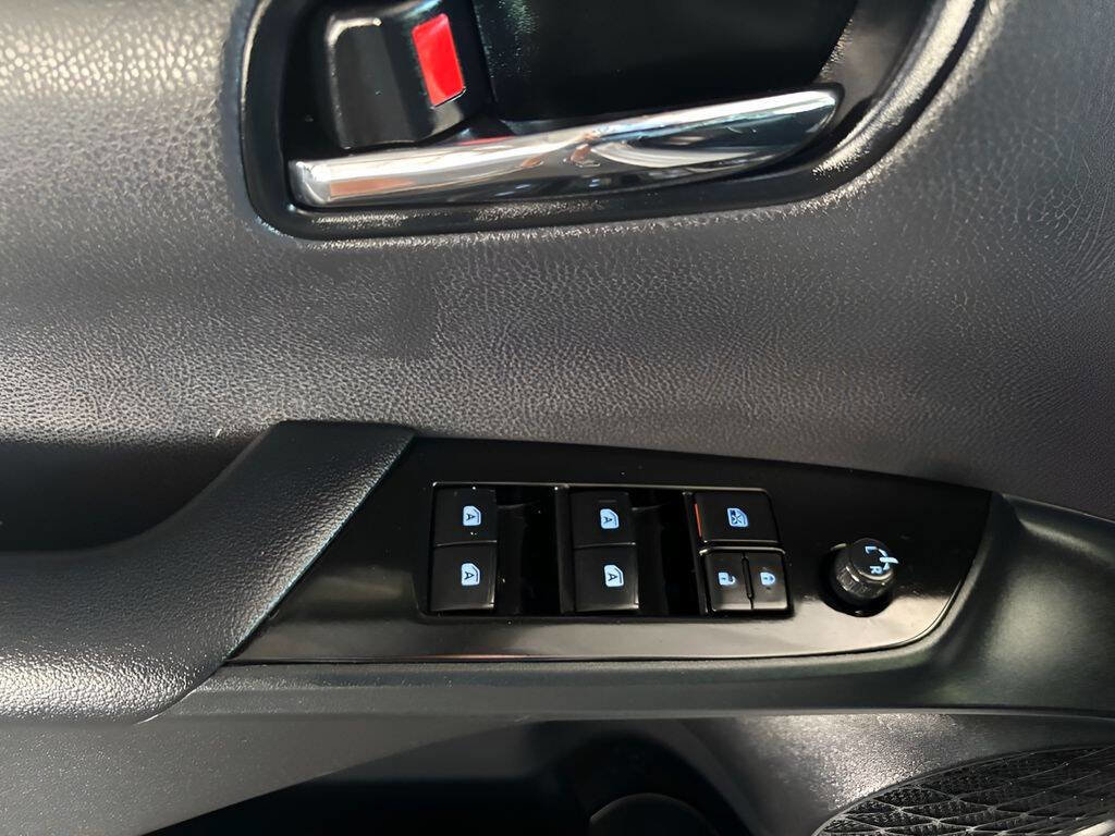 Used 2017 Toyota Prius Two w/ Carpet Mat Package image 11