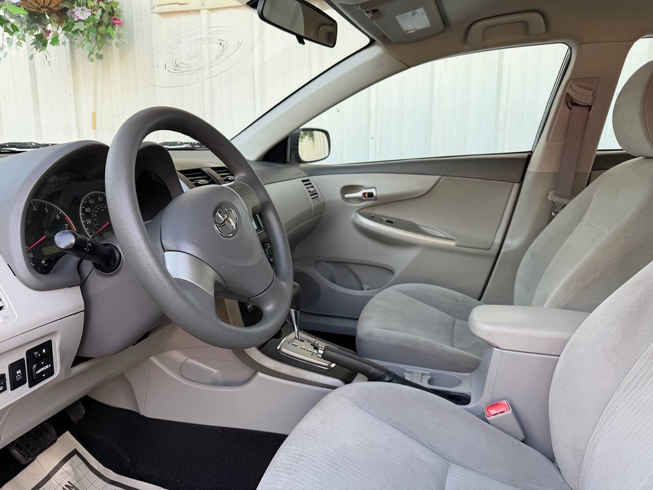 Used 2010 Toyota Corolla LE FWD image 11