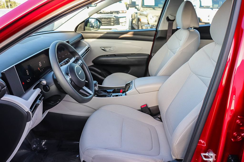 Used 2025 Hyundai Tucson SE FWD image 9
