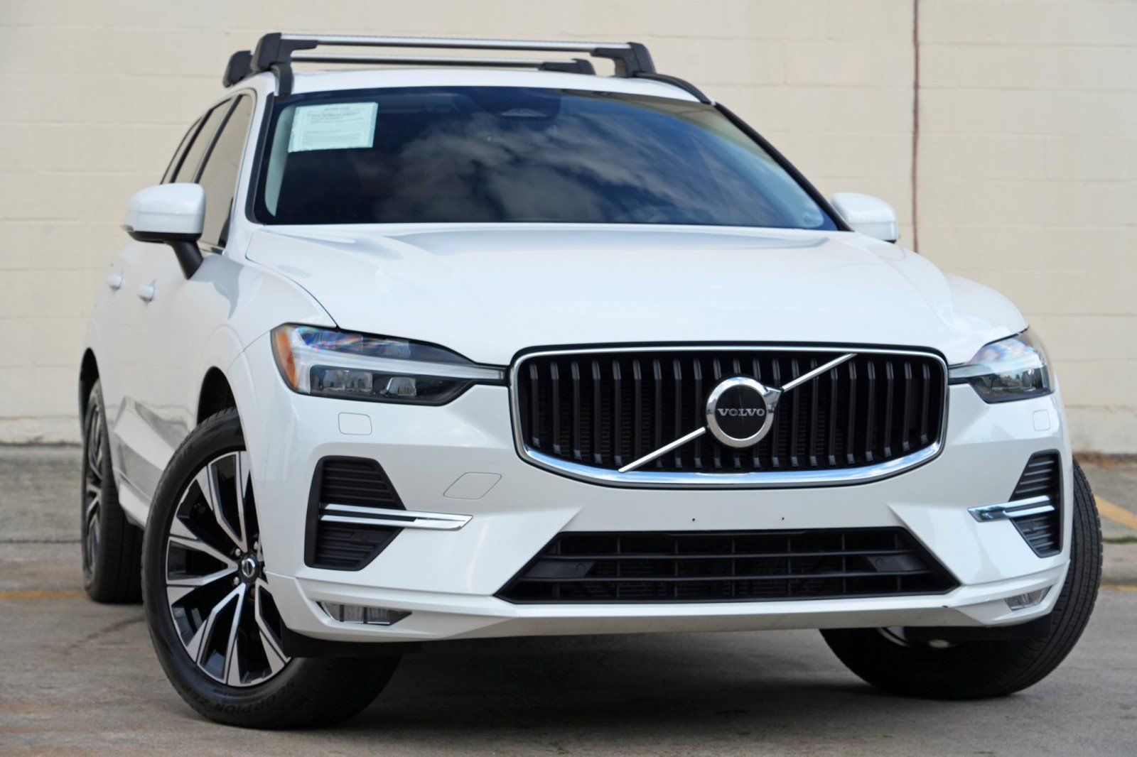 Used 2023 Volvo XC60 B5 Core w/ Climate Package FWD image 2