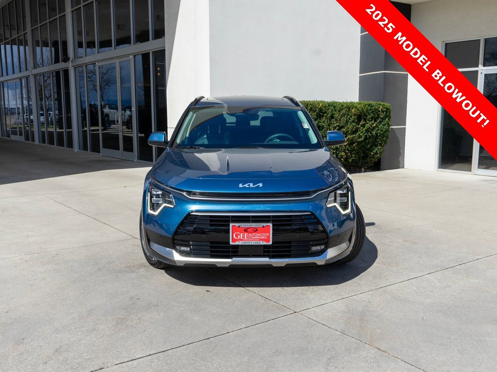 New 2025 Kia Niro SX Touring image 2