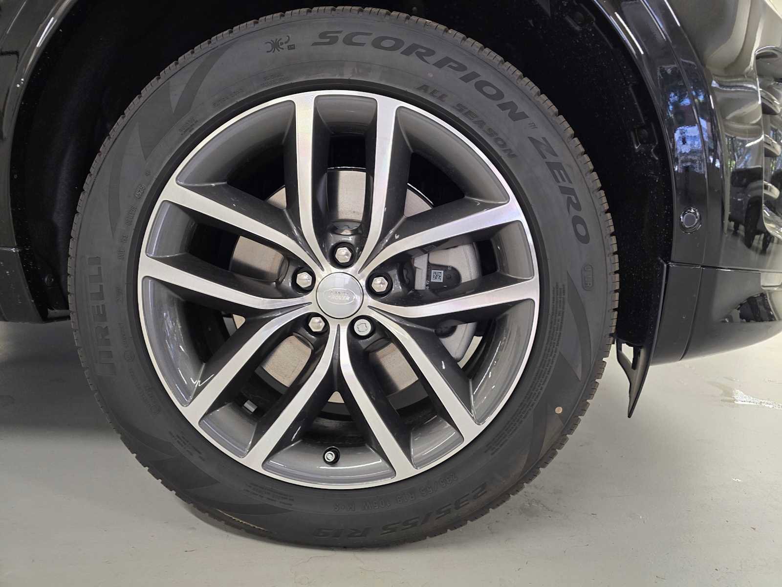 New 2026 Land Rover Discovery Sport Landmark AWD/4WD image 9