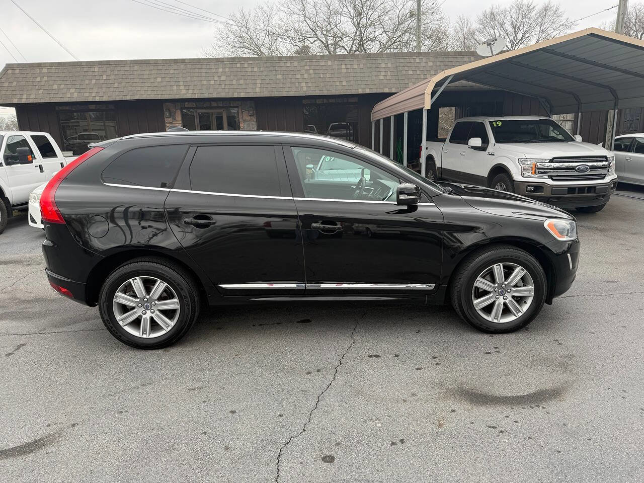Used 2017 Volvo XC60 T5 Inscription w/ Preferred Option Package FWD image 3