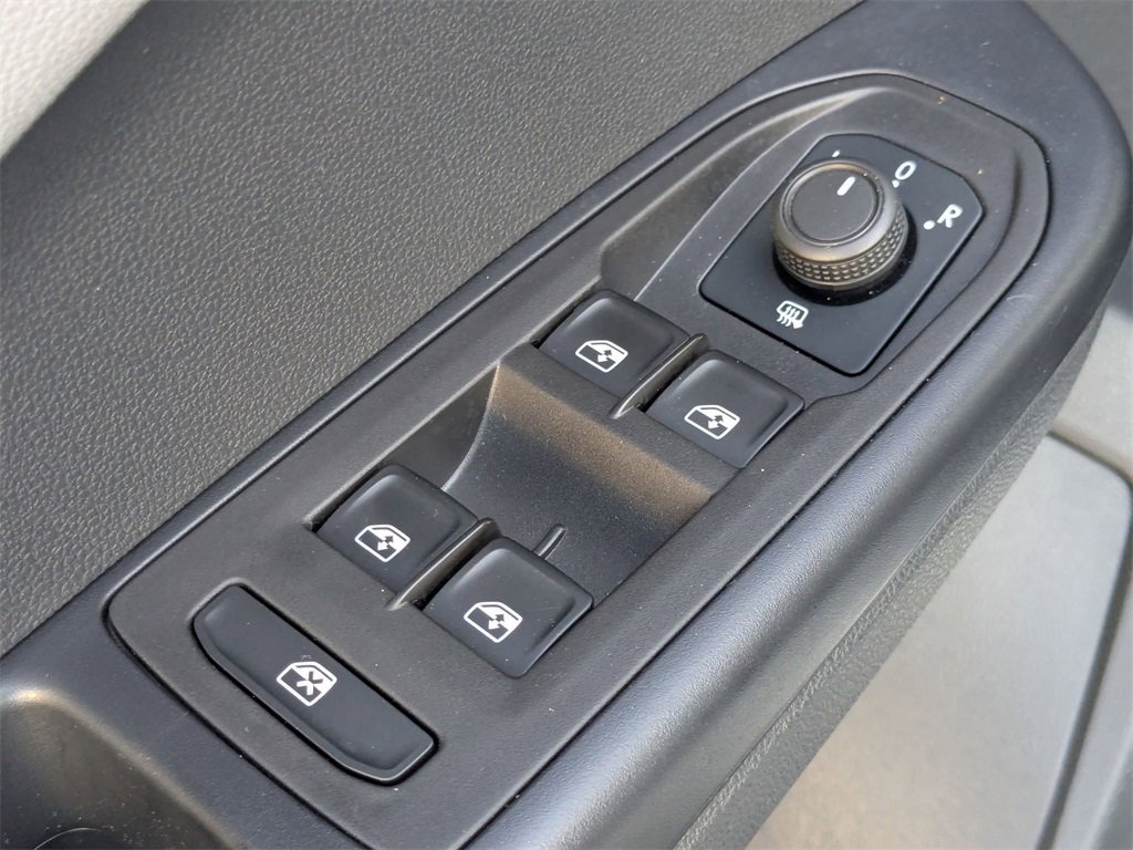 Used 2024 Volkswagen Taos SE image 15