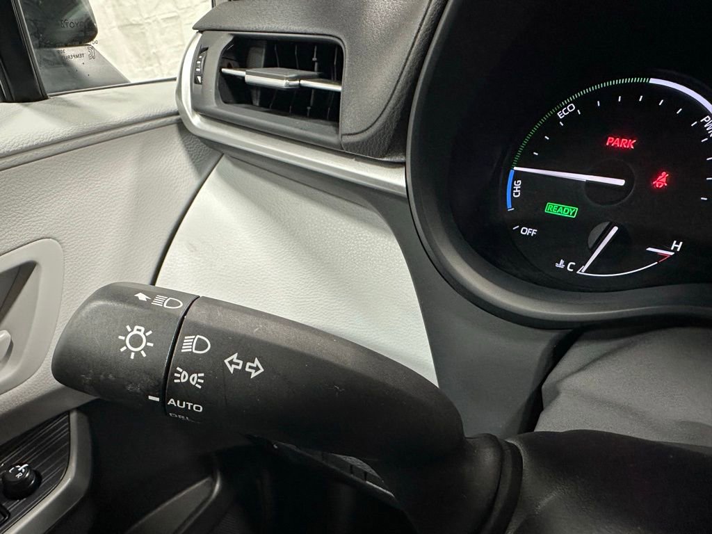 Used 2025 Toyota Sienna LE image 21