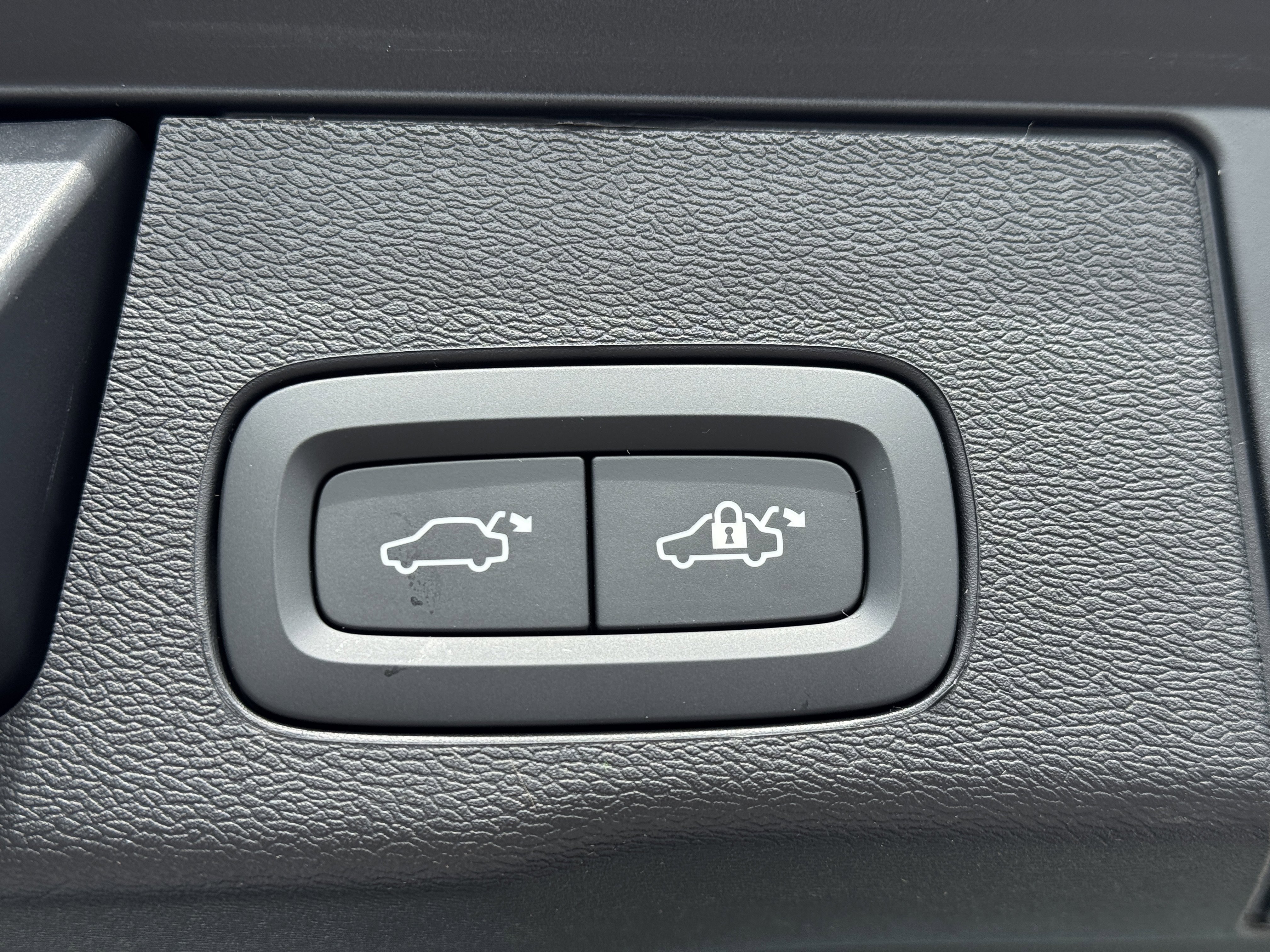 New 2026 Volvo XC60 B5 Plus w/ Protection Package Premier image 11