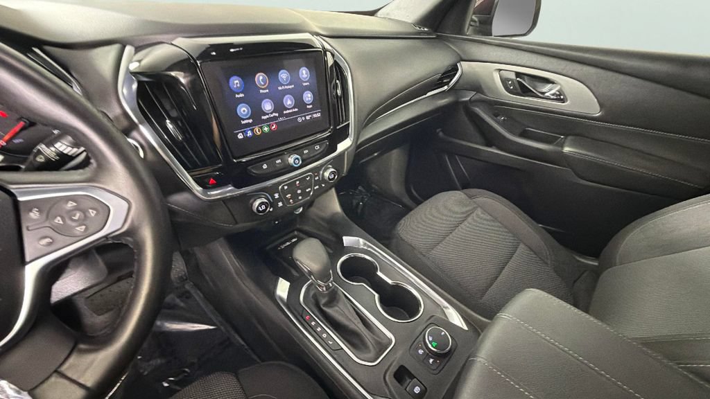 Used 2022 Chevrolet Traverse LT FWD image 19