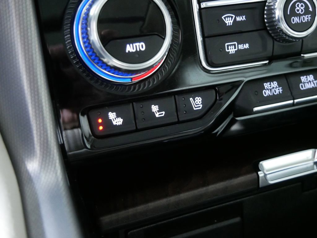 Used 2024 GMC Yukon Denali image 30