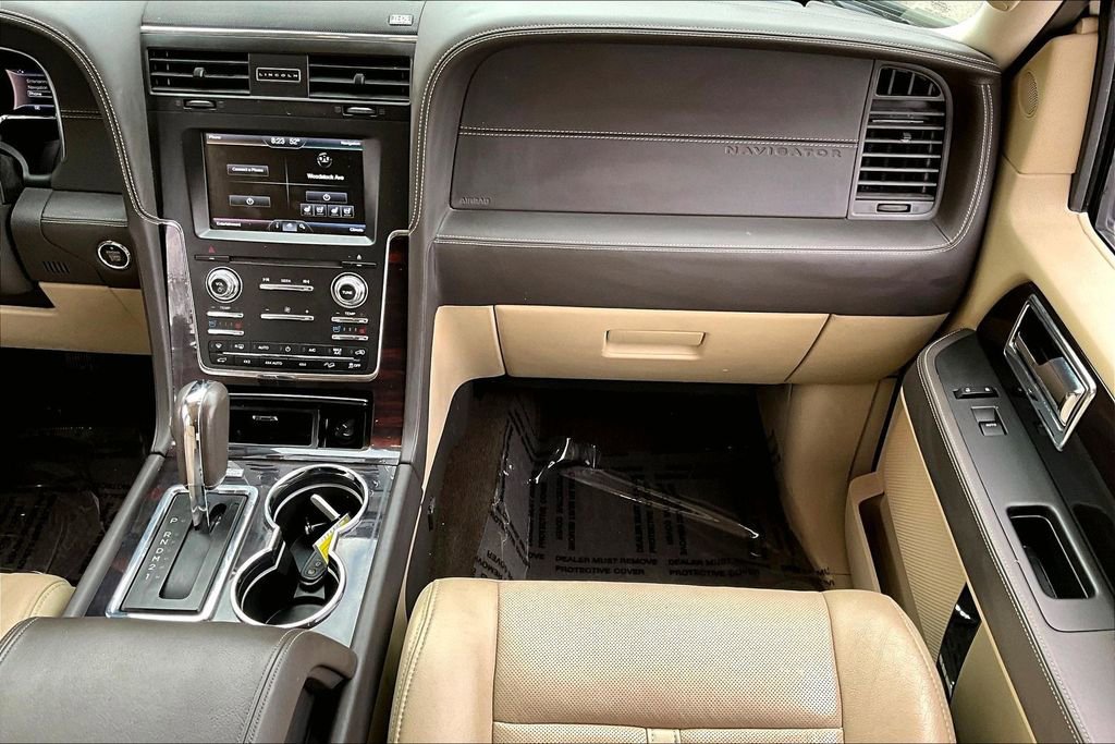 Used 2015 Lincoln Navigator 4WD w/ Equipment Group 101A Reserve image 26