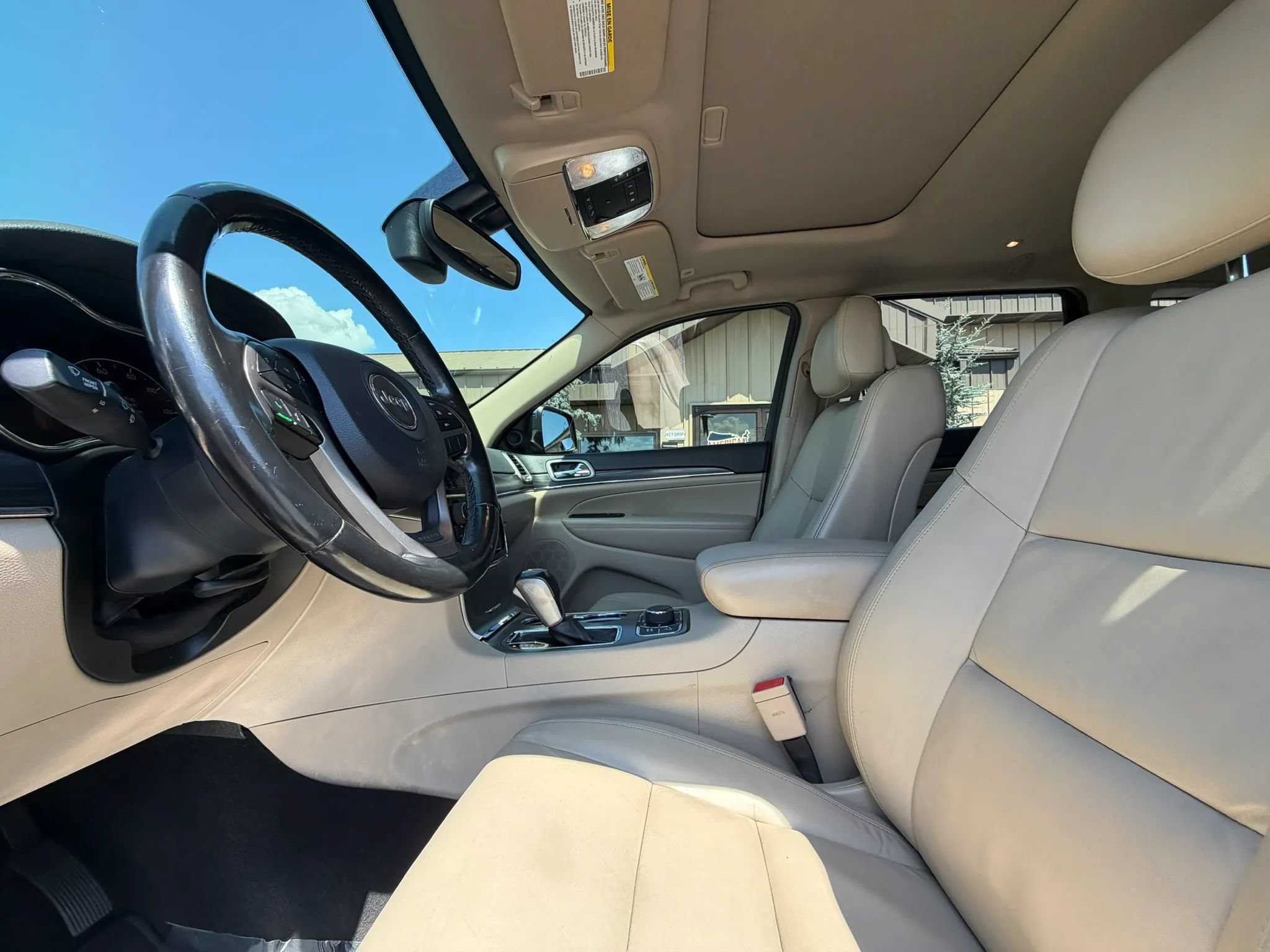 Used 2020 Jeep Grand Cherokee Limited AWD/4WD image 15
