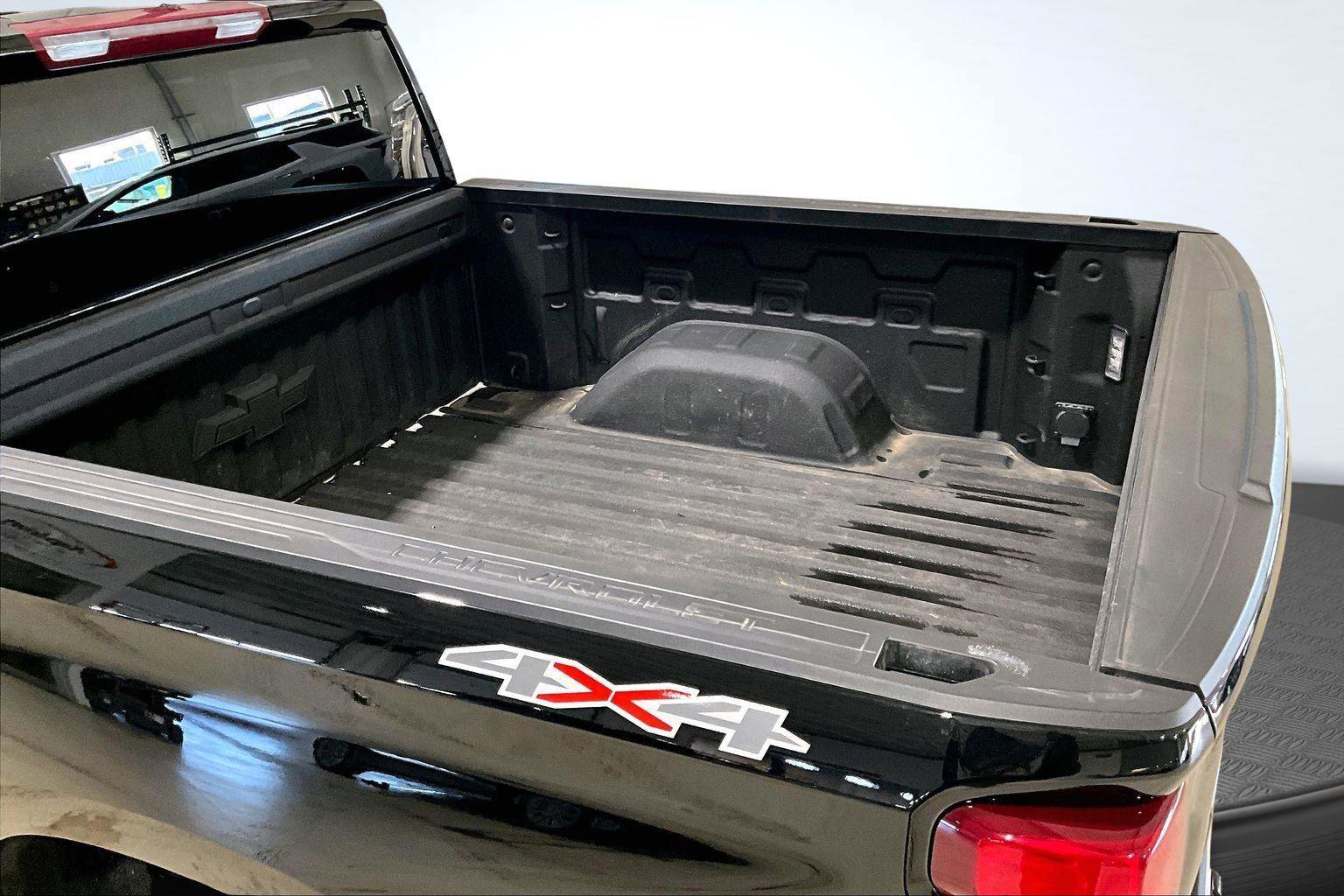 Used 2022 Chevrolet Silverado 1500 LT w/ Protection Package image 6