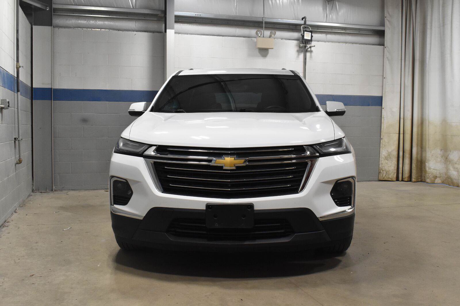Used 2023 Chevrolet Traverse LT w/ Rear Camera Mirror Package AWD/4WD image 32