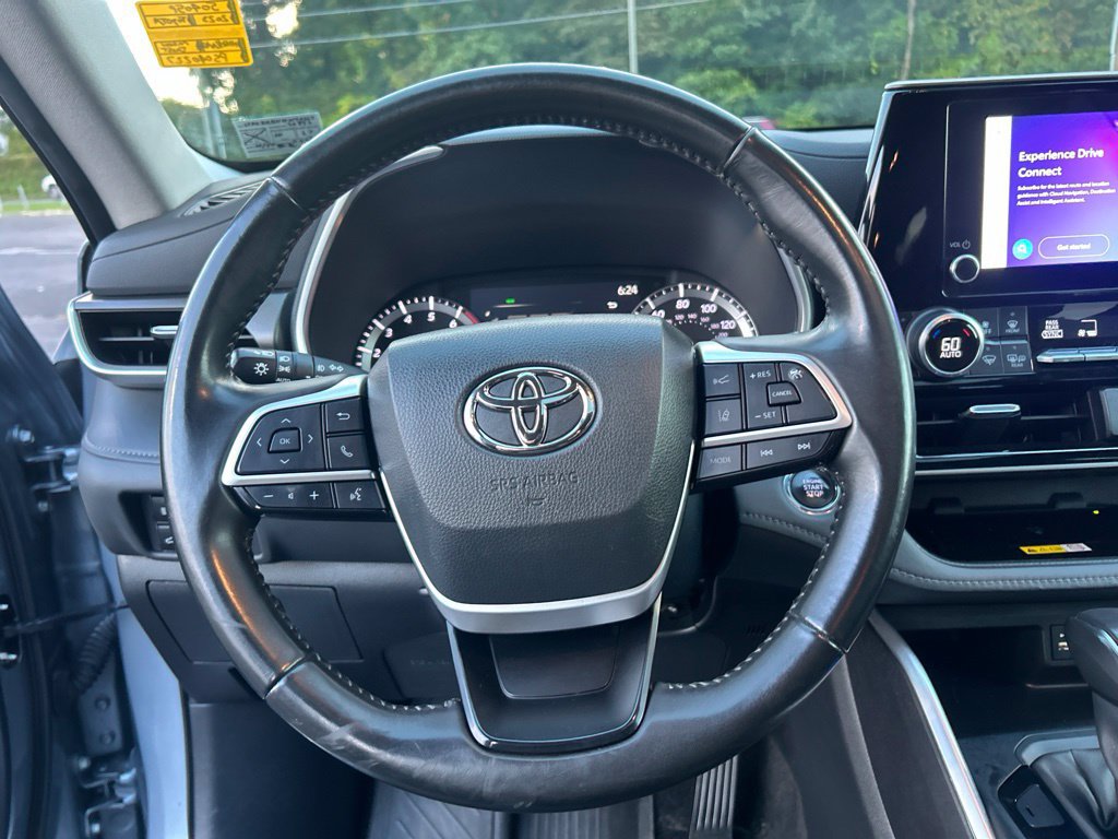 Used 2023 Toyota Highlander XLE AWD/4WD image 16