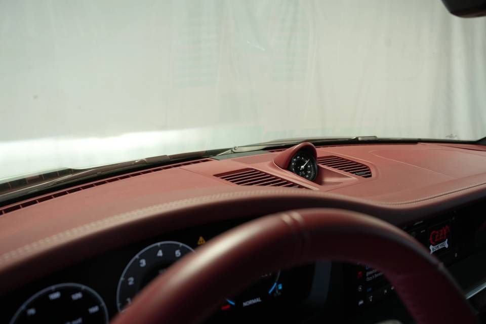 Certified 2025 Porsche 911 Carrera RWD image 16