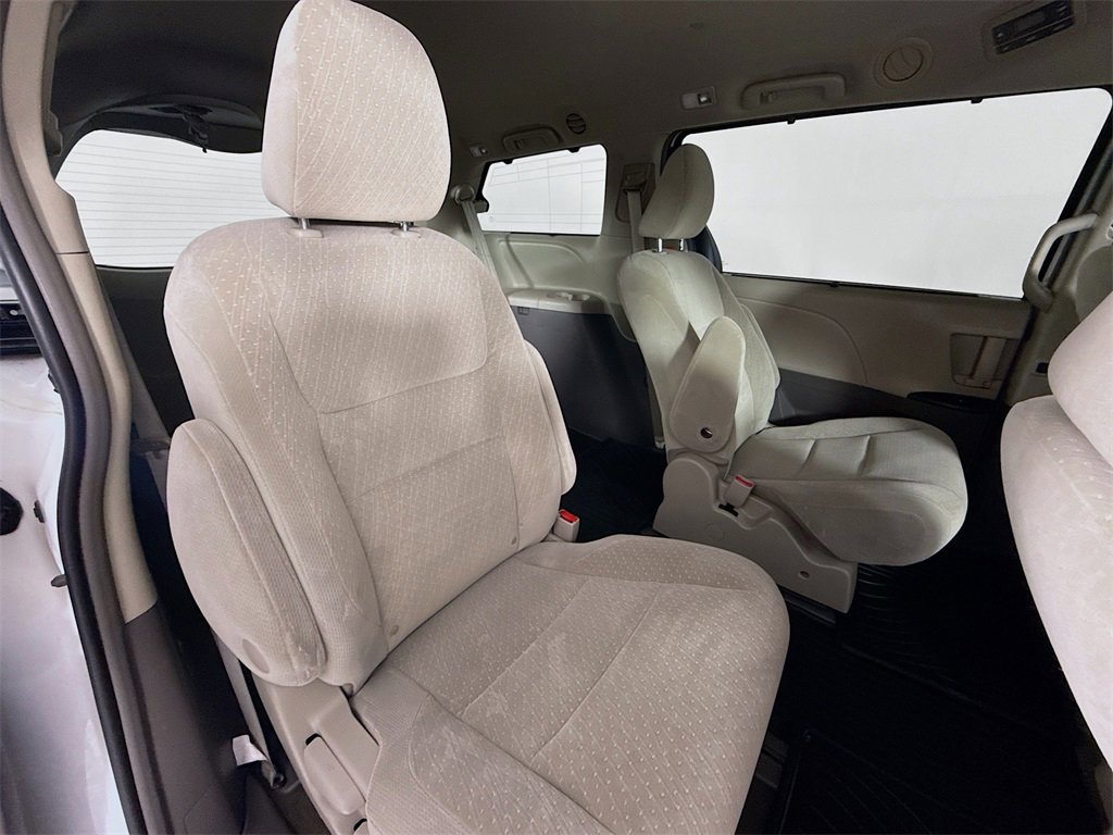 Used 2017 Toyota Sienna LE image 24