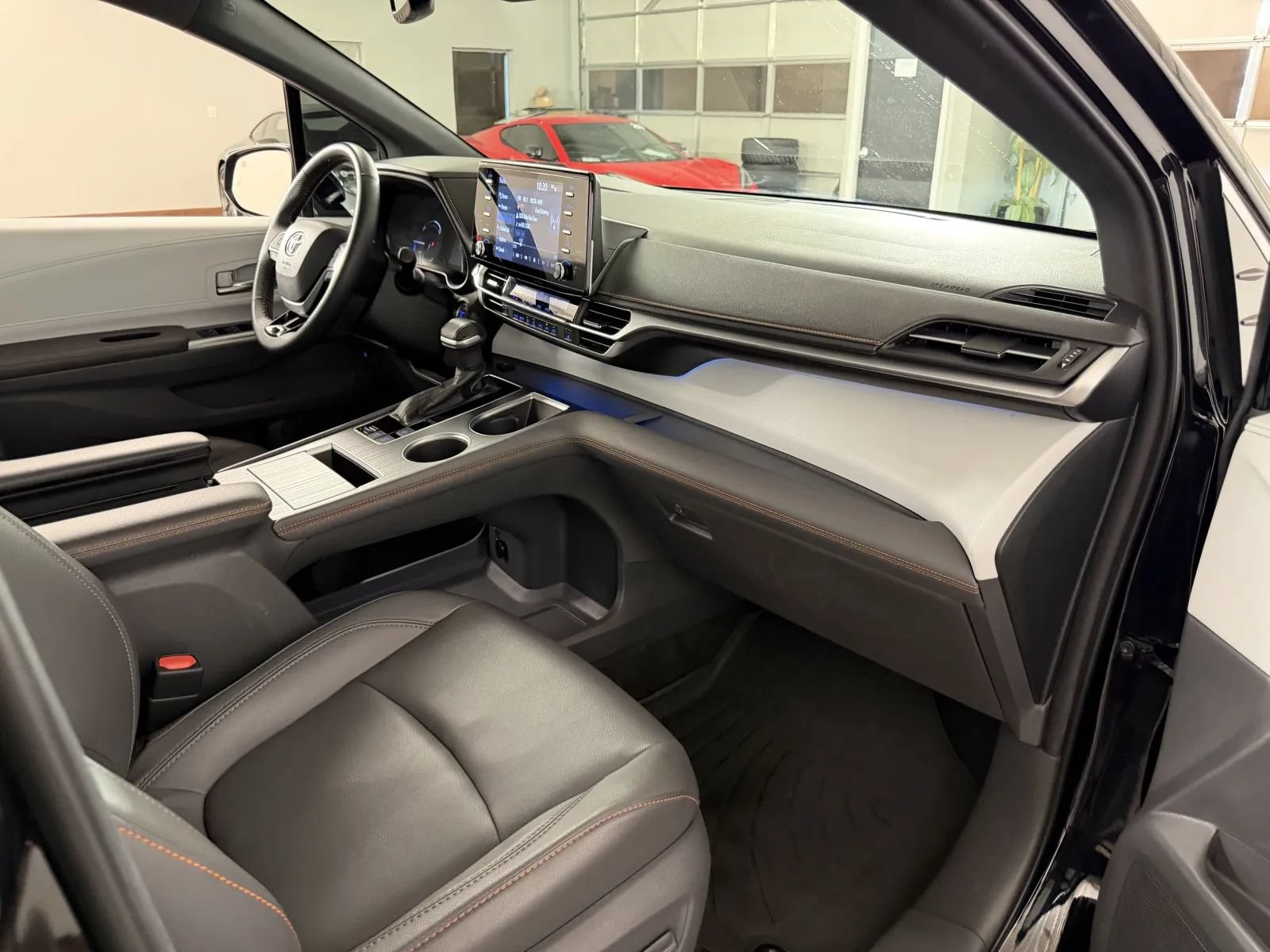 Used 2021 Toyota Sienna XSE AWD/4WD image 37