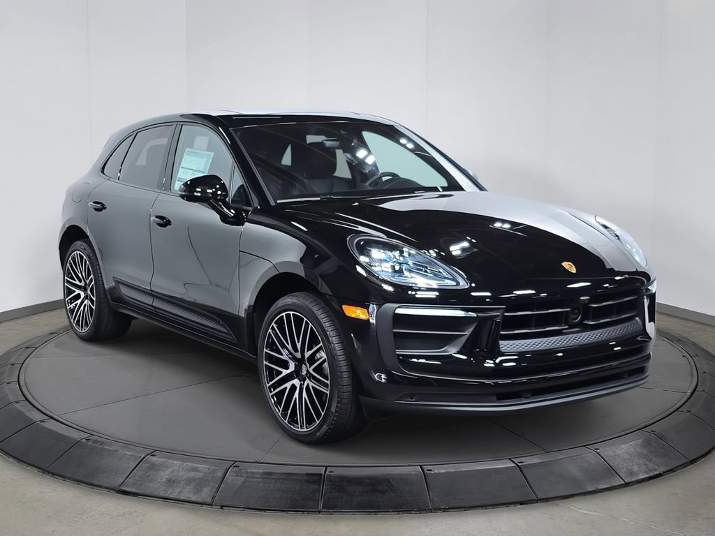 Certified 2026 Porsche Macan AWD/4WD image 9