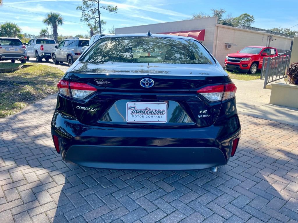 Used 2025 Toyota Corolla LE FWD image 4