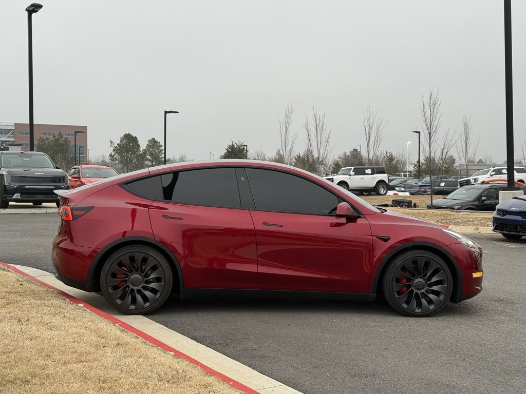 Used 2025 Tesla Model Y Performance image 8