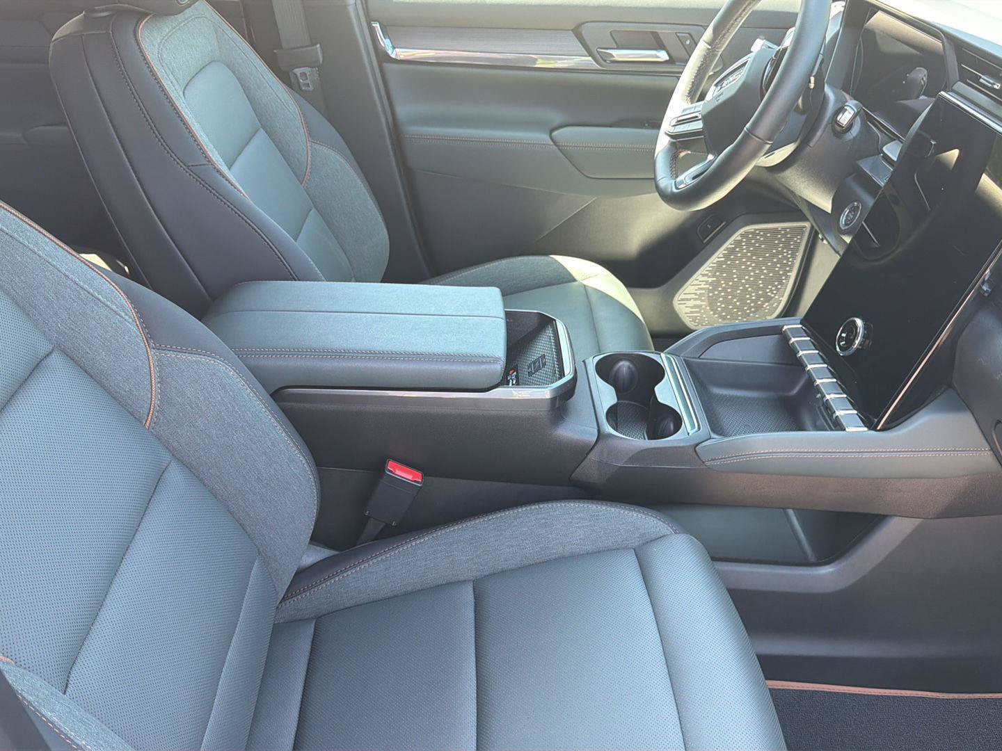 Used 2026 GMC Terrain AT4 w/ Technology Package II AWD/4WD image 37