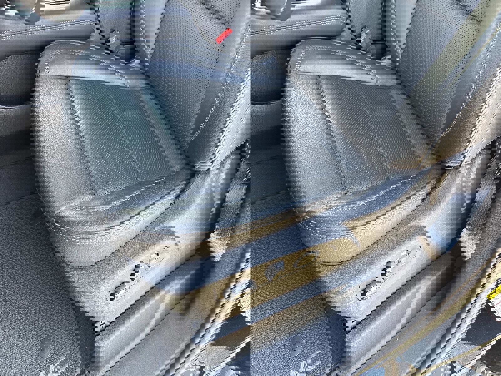 Used 2025 GMC Yukon XL Denali image 19