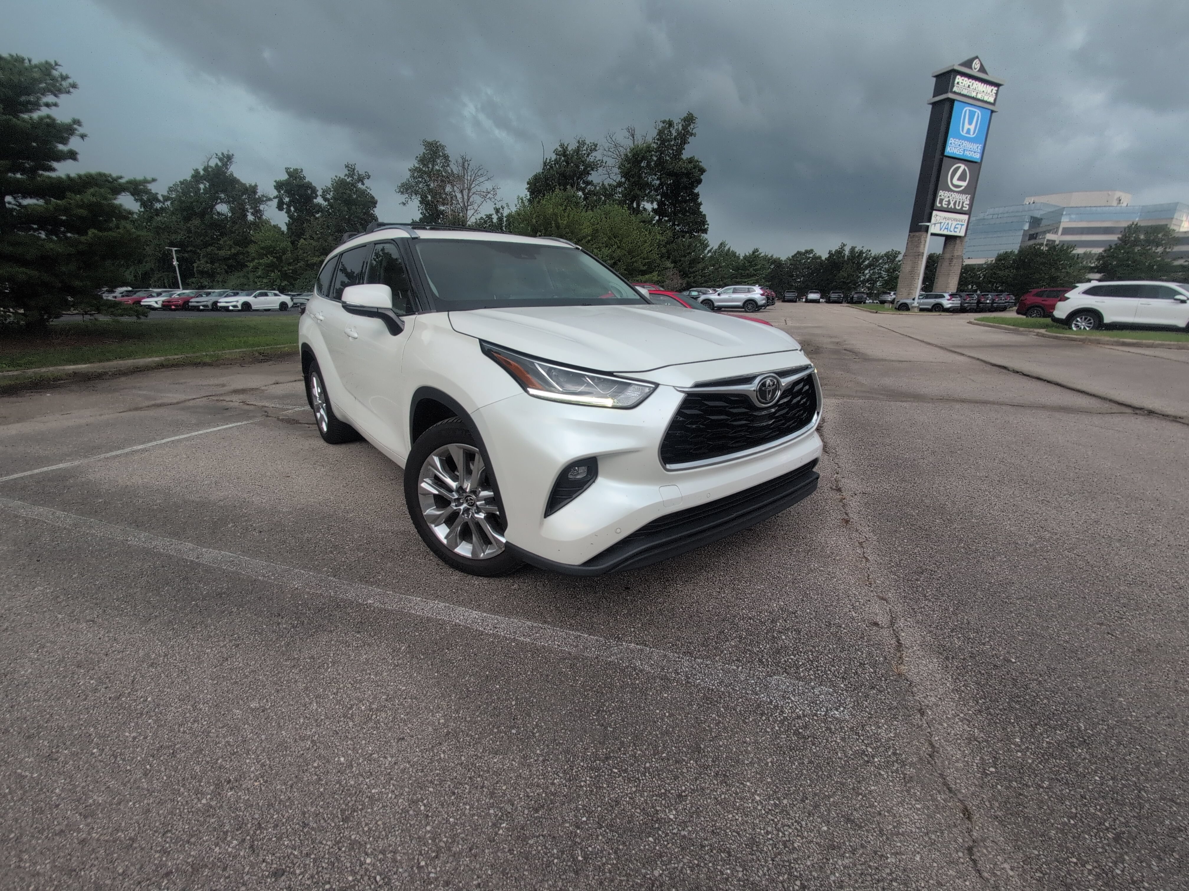 Used 2020 Toyota Highlander Limited AWD/4WD image 23