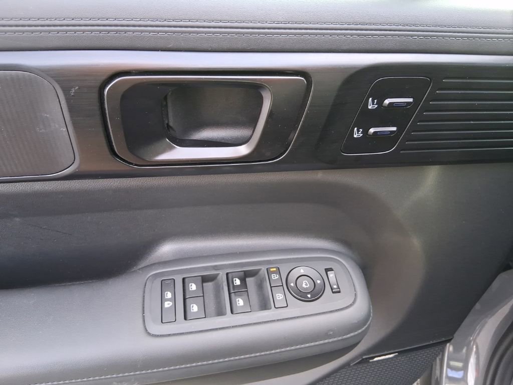 Used 2025 Hyundai Santa Fe Calligraphy image 10
