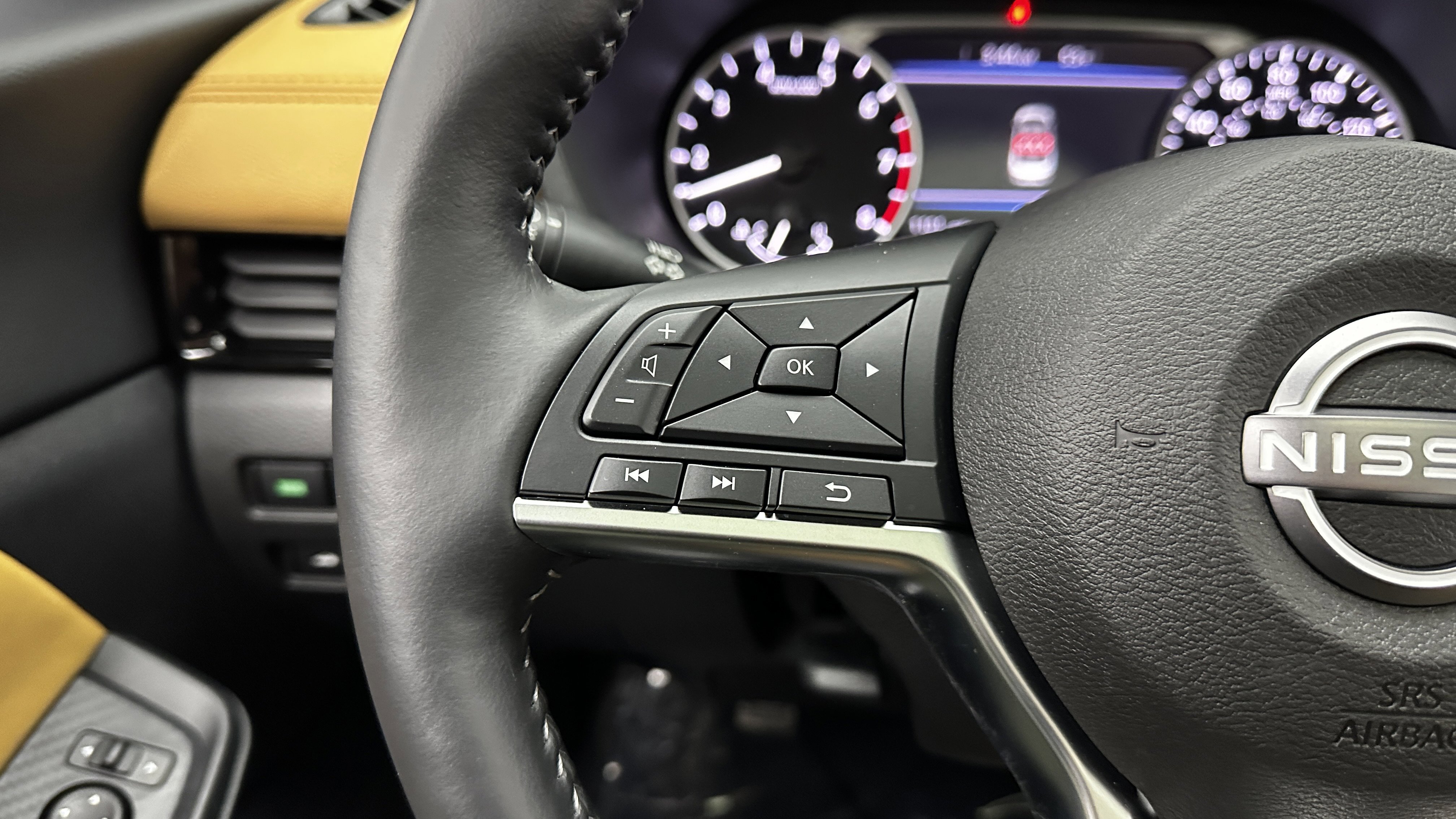 Used 2025 Nissan Sentra SV w/ SV Premium Package image 22