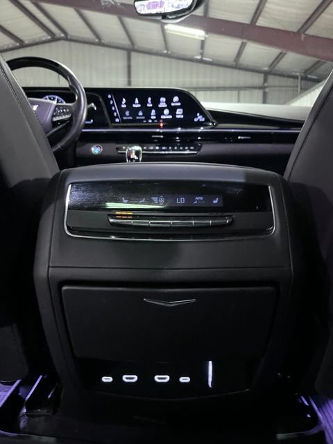 Used 2023 Cadillac Escalade ESV V w/ LPO, Floor Liner Package AWD/4WD image 33