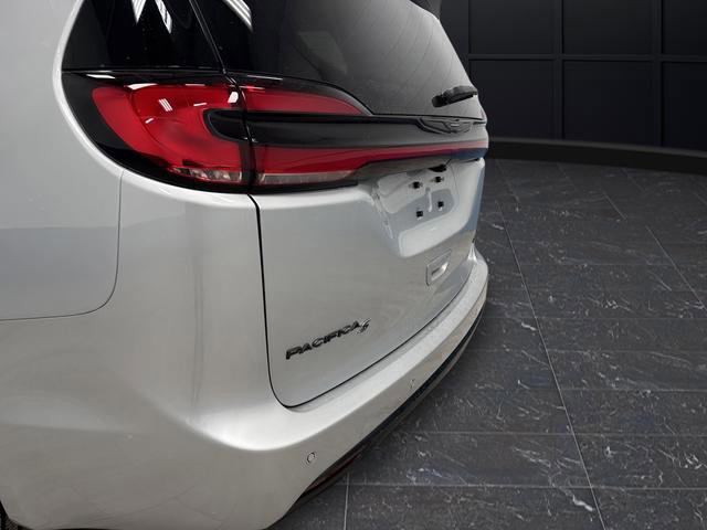 New 2026 Chrysler Pacifica Select w/ S Appearance Package image 34