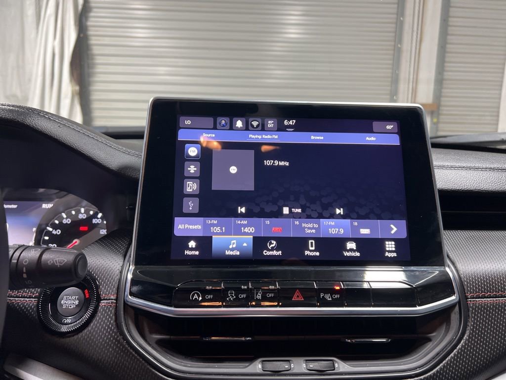 Used 2025 Jeep Compass Trailhawk image 40