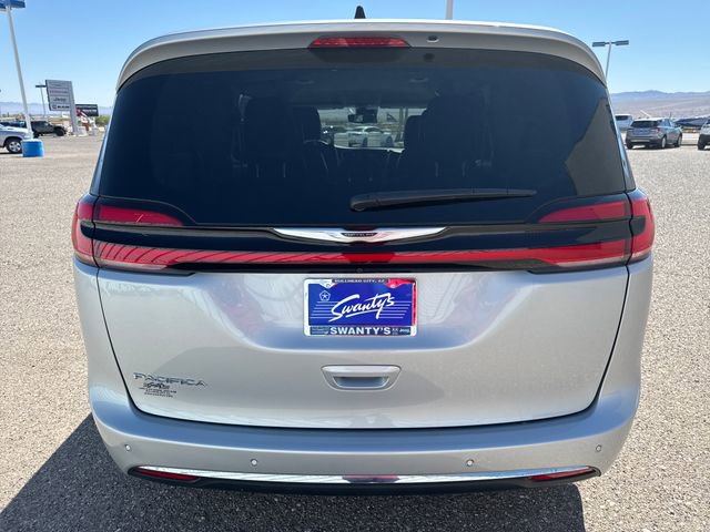 Used 2024 Chrysler Pacifica Touring-L FWD image 4