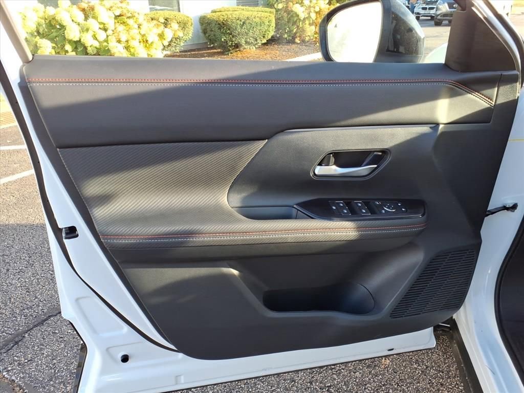 New 2026 Nissan Kicks SR w/ Cold Weather Package image 11