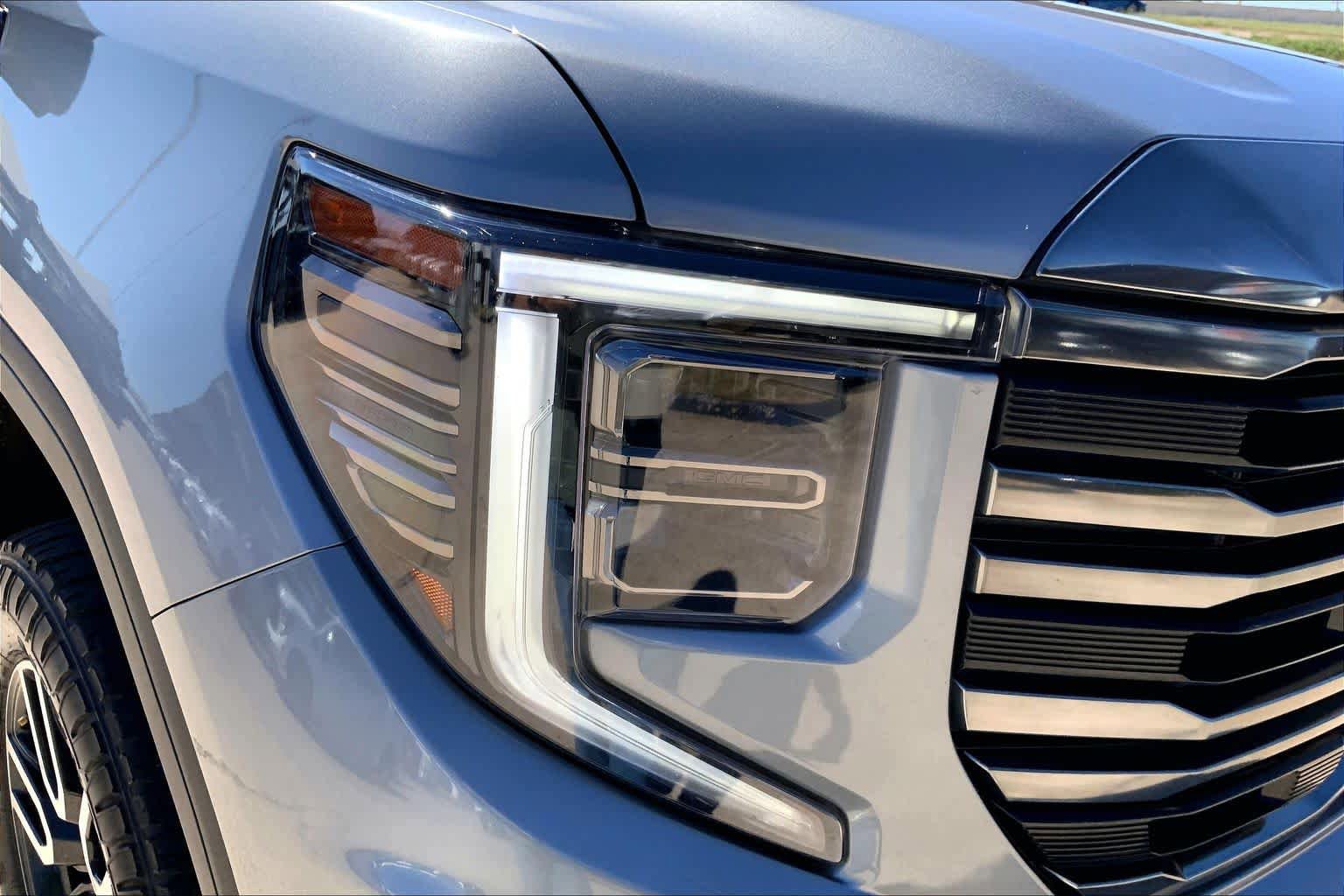 Used 2023 GMC Sierra 1500 AT4 w/ Technology Package AWD/4WD image 27