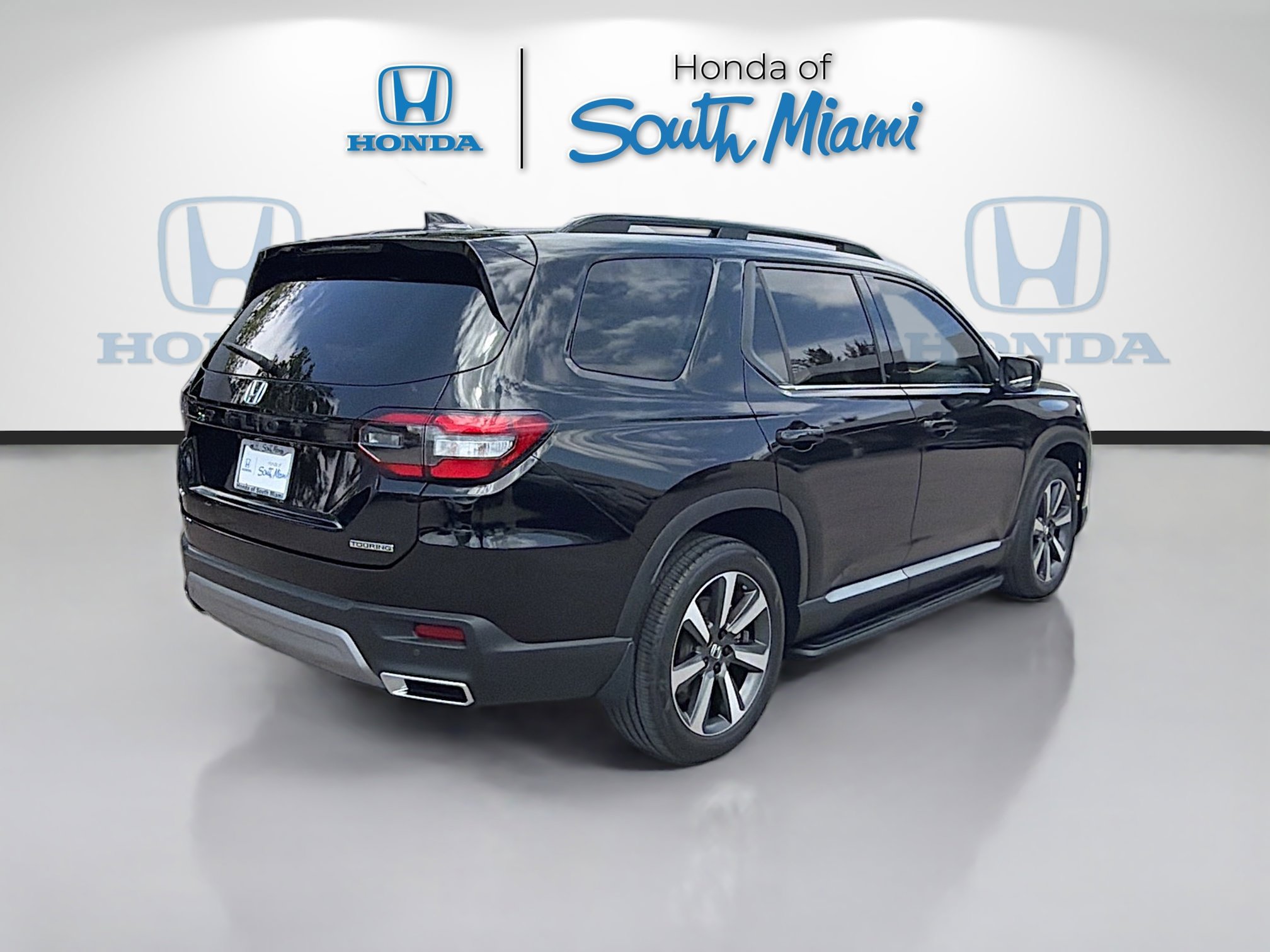 Used 2023 Honda Pilot Touring image 7