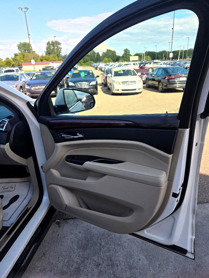 Used 2013 Cadillac SRX Luxury image 16