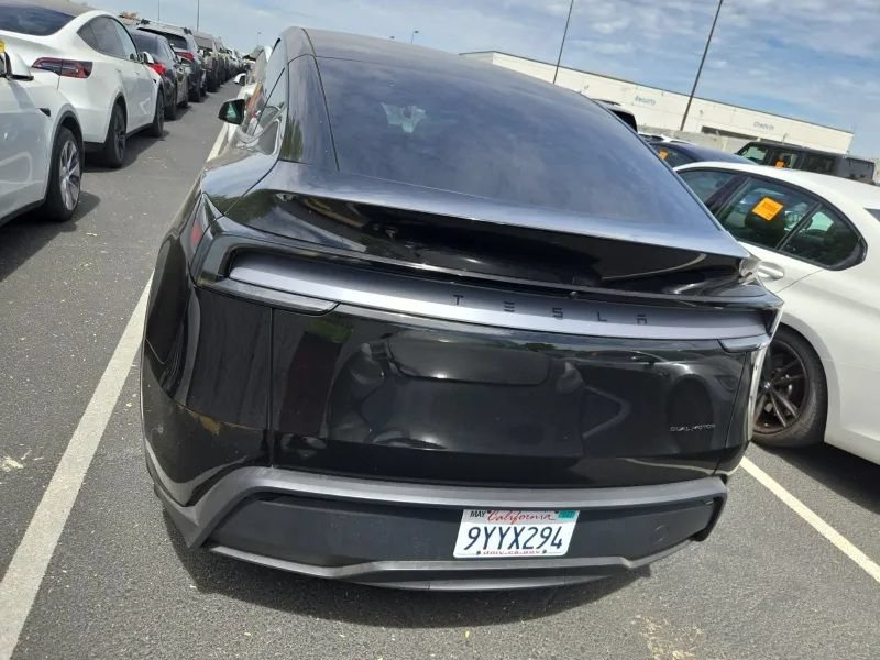Used 2026 Tesla Model Y Long Range AWD/4WD image 2